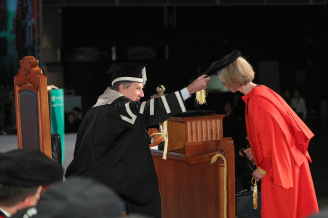 HKU confers Honorary Degree on  internationally acclaimed scientist Professor Jennifer Doudna  at the 198th Congregation