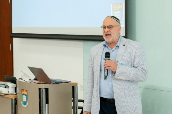 Prof David Srolovitz, Dean of Faculty of Engineering, introduced to the innovative research results of the faculty.