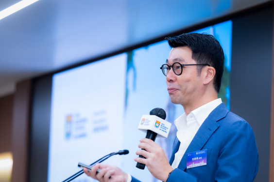 Professor Heiwai TANG, Associate Vice-President of The University of Hong Kong, Associate Dean of HKU Business School and Director of Asia Global Institute, delivers a keynote speech.
 