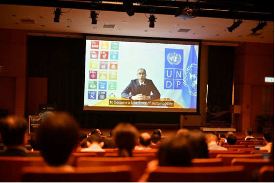 聯合國開發計劃署駐華副代表James George先生發表主題演講