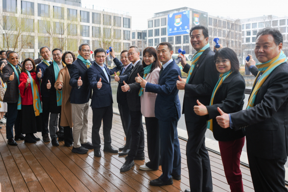 Representatives from HKU and leaders from Shanghai Municipality at the launch ceremony for HKU Caohejing Base.