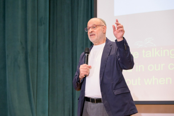 香港大學工程學院院長 David Srolovitz 教授致歡迎詞