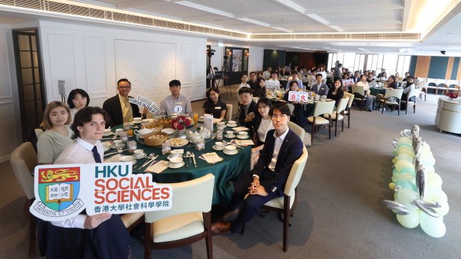 學生、校友及教職員於社會科學學院「Career Jam」活動合影